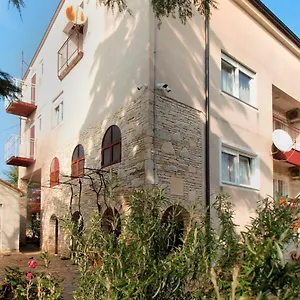 https://apartments-mira-1804.in-istria.net
