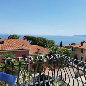 https://villa-niki-lovran.primorje-gorskikotar.com